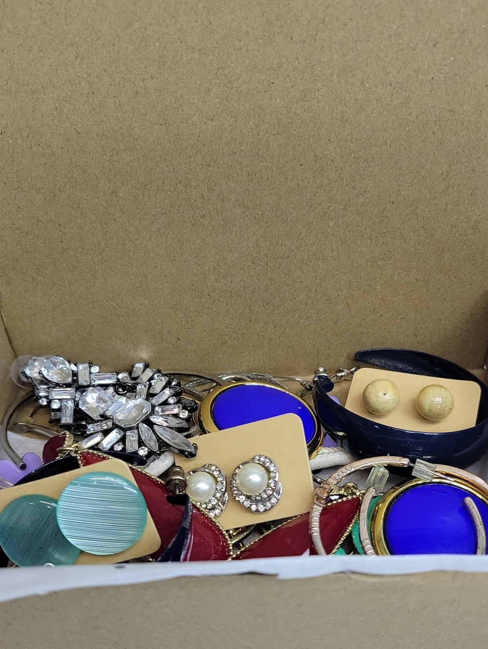 15pc Box Of Earrings